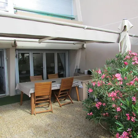 Le Lavandou: Splendide T3 Avec Terrasse, Climatisation, Wifi Et Parking - Fr-1-803-3 Apartment