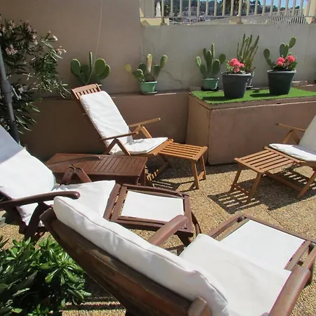 Le Lavandou: Splendide T3 Avec Terrasse, Climatisation, Wifi Et Parking - Fr-1-803-3 * Le Lavandou