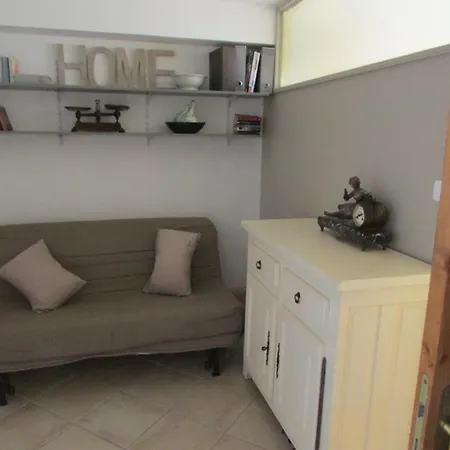 Apartment Le Lavandou: Splendide T3 Avec Terrasse, Climatisation, Wifi Et Parking - Fr-1-803-3