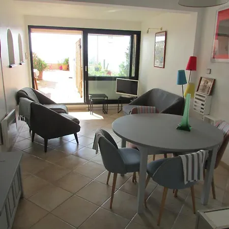 Le Lavandou: Splendide T3 Avec Terrasse, Climatisation, Wifi Et Parking - Fr-1-803-3 Apartment *