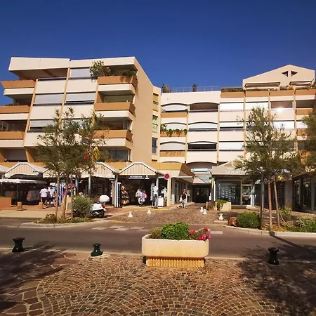 Le Lavandou: Splendide T3 Avec Terrasse, Climatisation, Wifi Et Parking - Fr-1-803-3 Apartment Le Lavandou